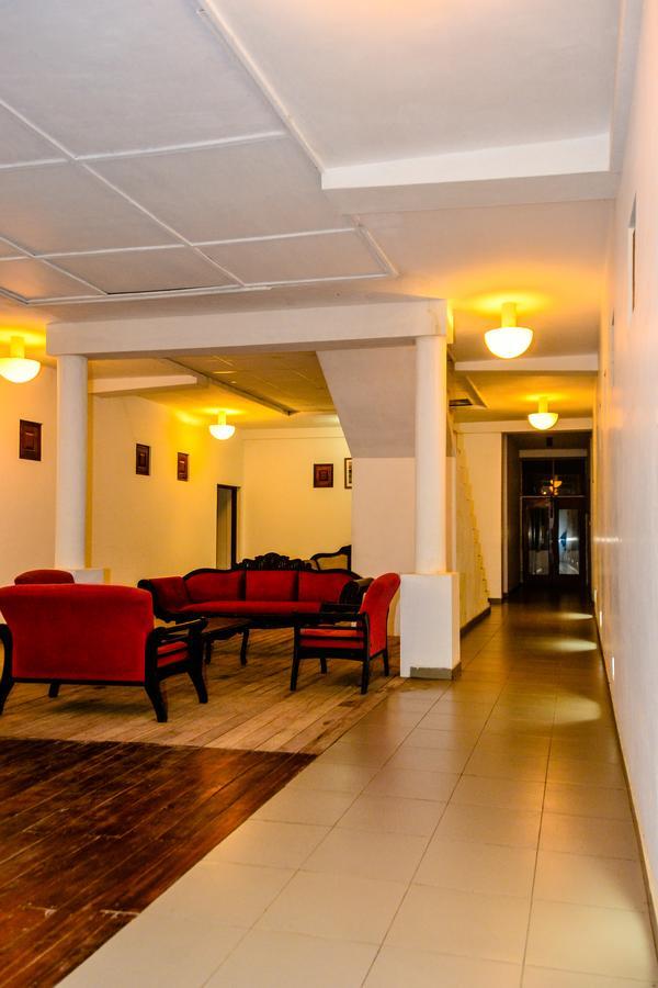 Rainbow Beach Hotel Negombo Exterior photo
