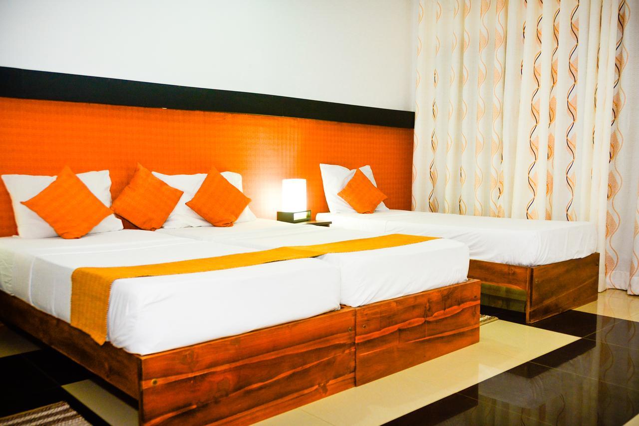 Rainbow Beach Hotel Negombo Exterior photo