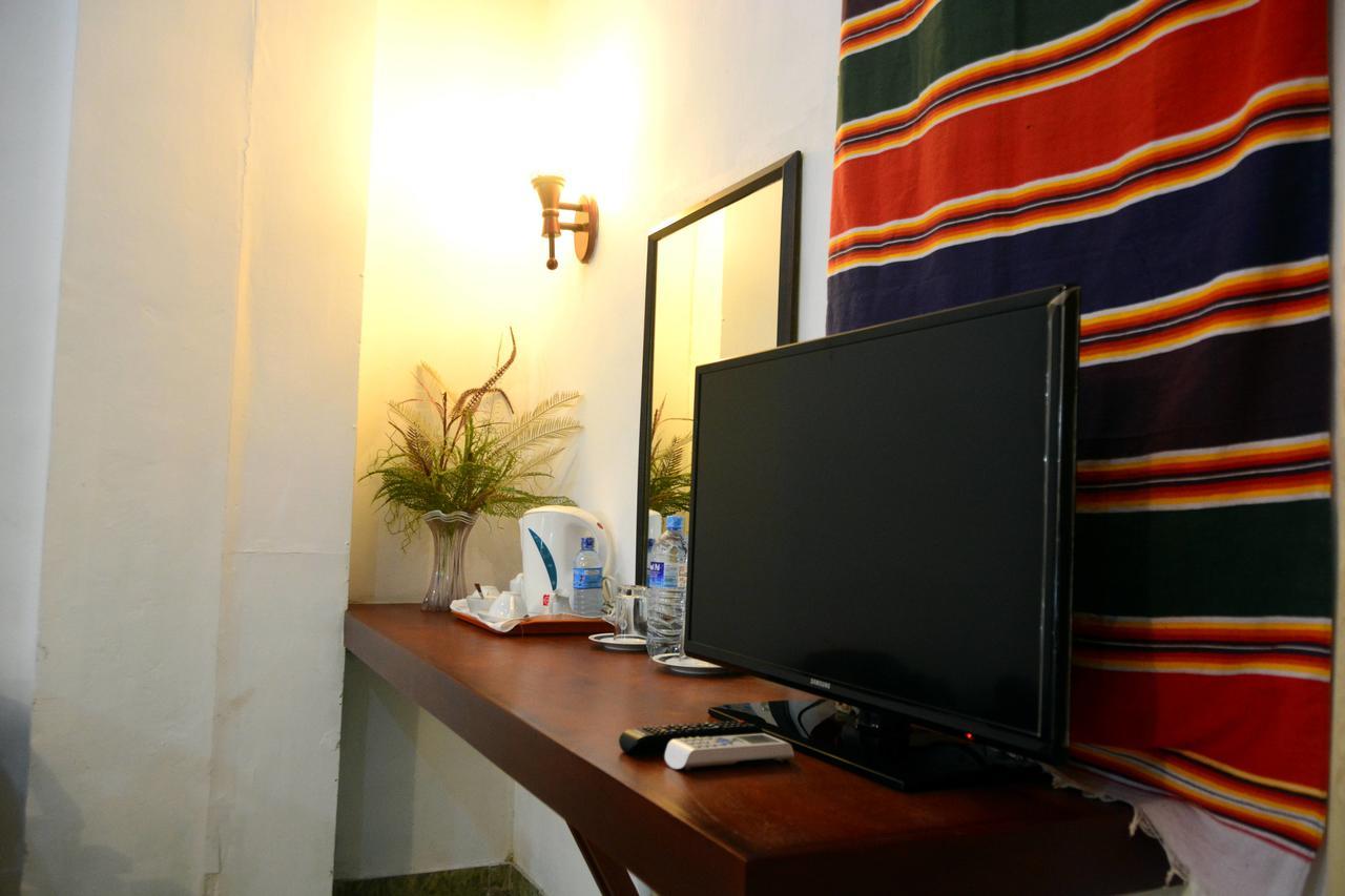 Rainbow Beach Hotel Negombo Exterior photo