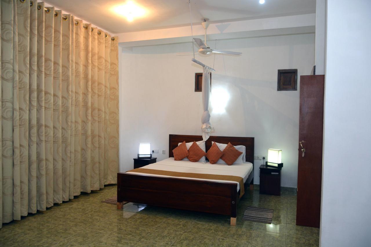 Rainbow Beach Hotel Negombo Exterior photo