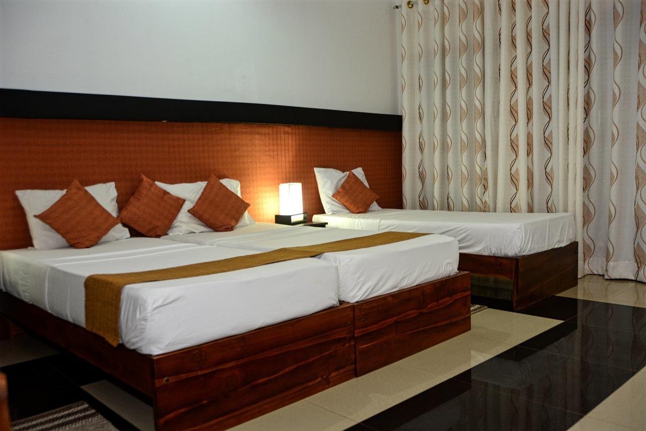 Rainbow Beach Hotel Negombo Exterior photo