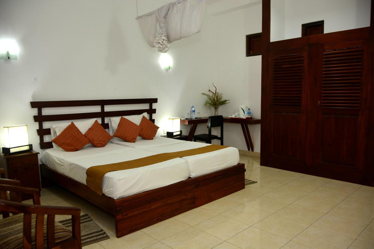 Rainbow Beach Hotel Negombo Exterior photo